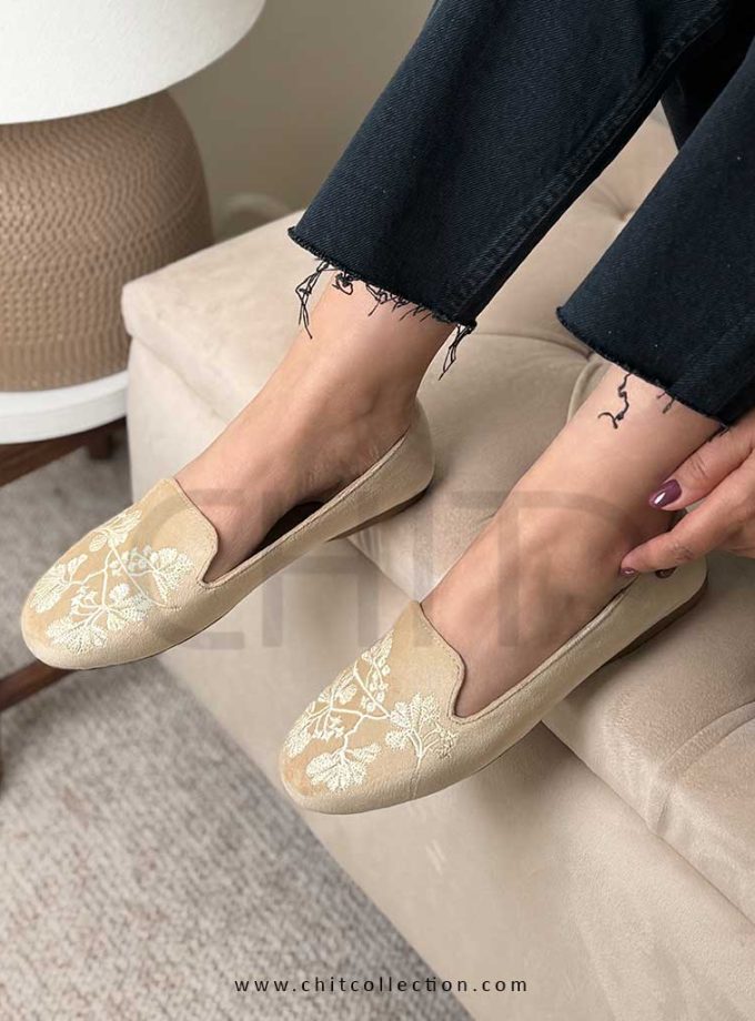 کفش زنانه لوفرگلدوزی شکوفه کرم
